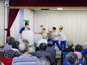 青少年赤十字加盟校南畑小学校による誕生会余興