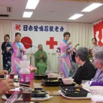 会食しながら余興