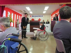 千葉ハツヨさん祝い品代表うけとり