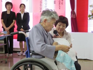 米澤トミノさん利用者代表挨拶謝辞読む